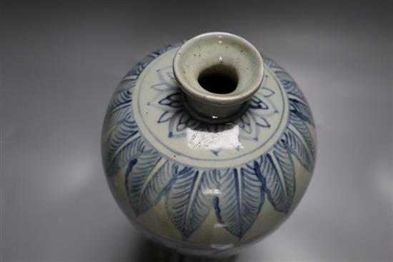 A Chinese Ming style blue and white inverted pyriform vase, height 26cm